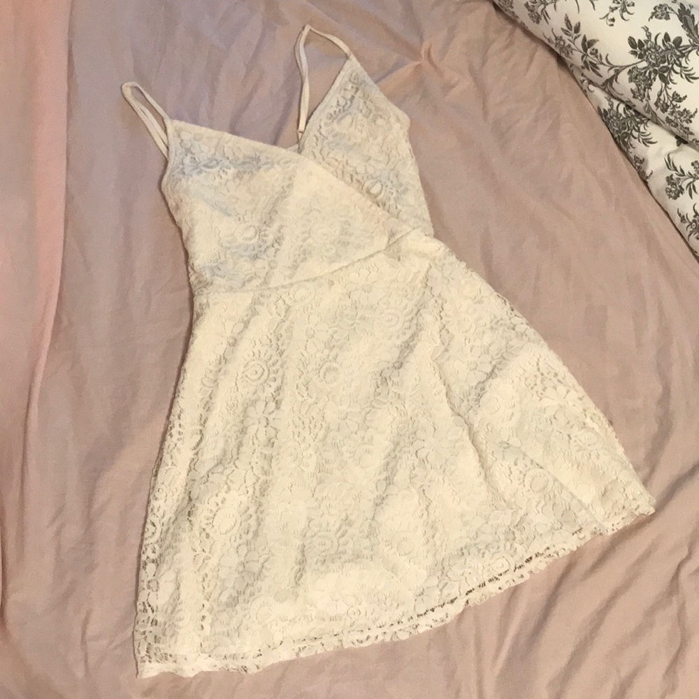 Adjustable neckline lace dress